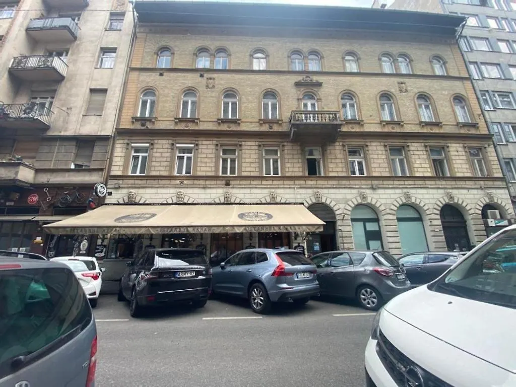 Ac With Free Parking At Acacia St, City Center Budapest Apartment