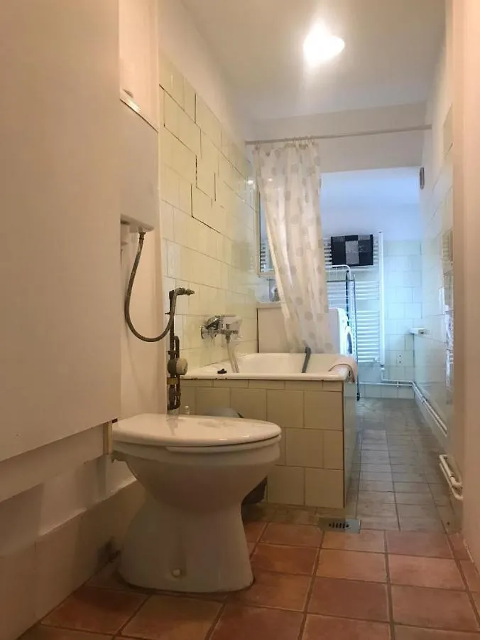 Ac With Free Parking At Acacia St, City Center Budapest Hungary